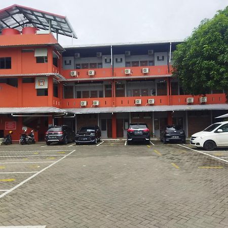 Oyo 92098 Kost Orange Syariah Hotel Makassar Kültér fotó