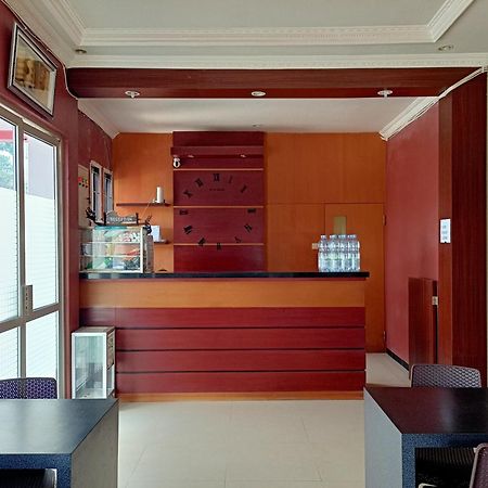 Oyo 92098 Kost Orange Syariah Hotel Makassar Kültér fotó