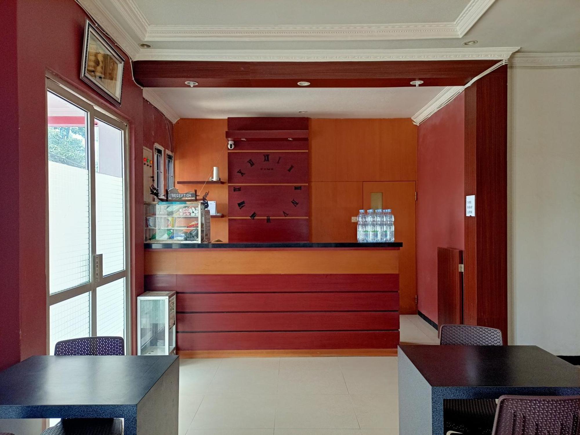 Oyo 92098 Kost Orange Syariah Hotel Makassar Kültér fotó