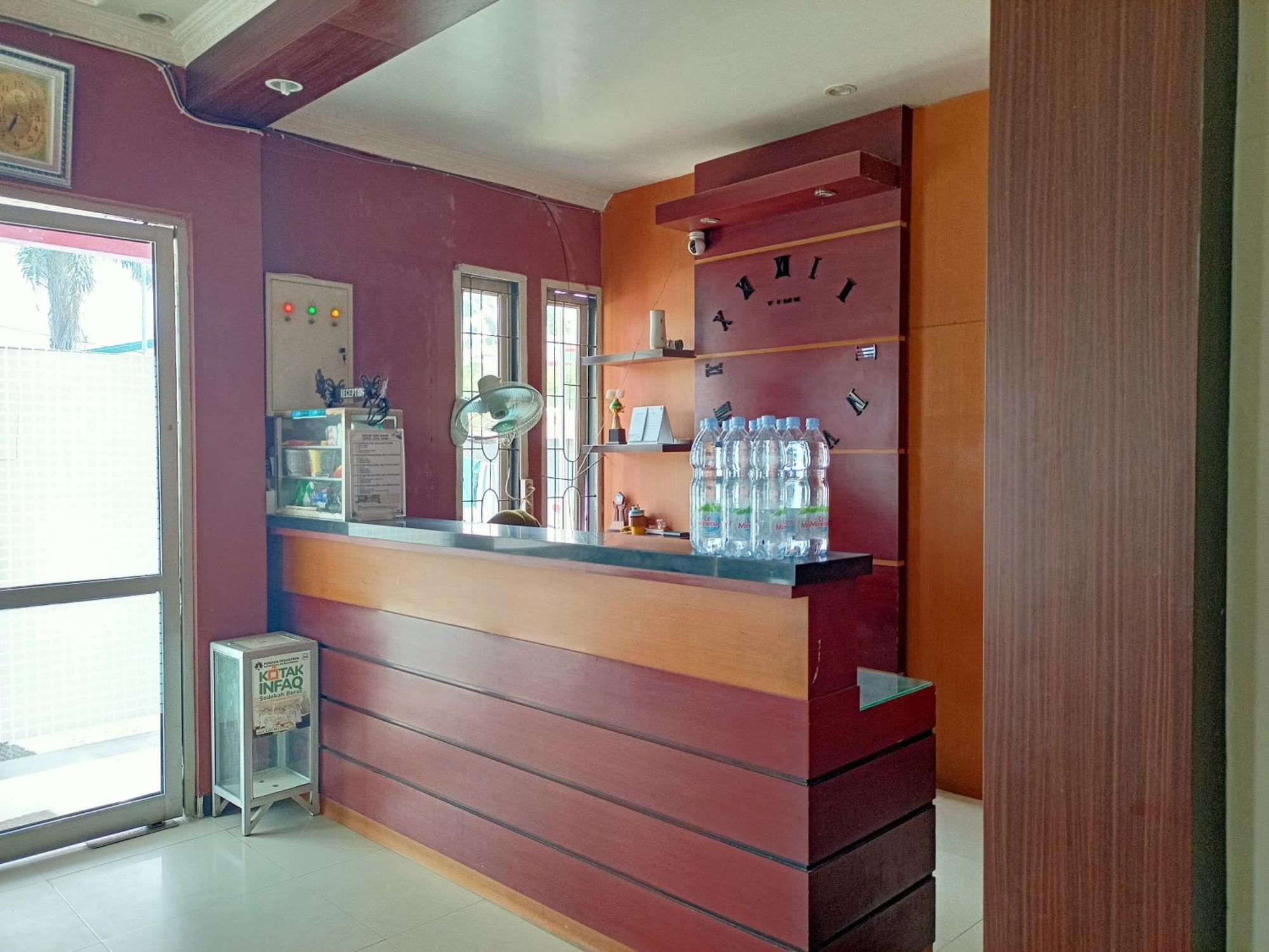 Oyo 92098 Kost Orange Syariah Hotel Makassar Kültér fotó