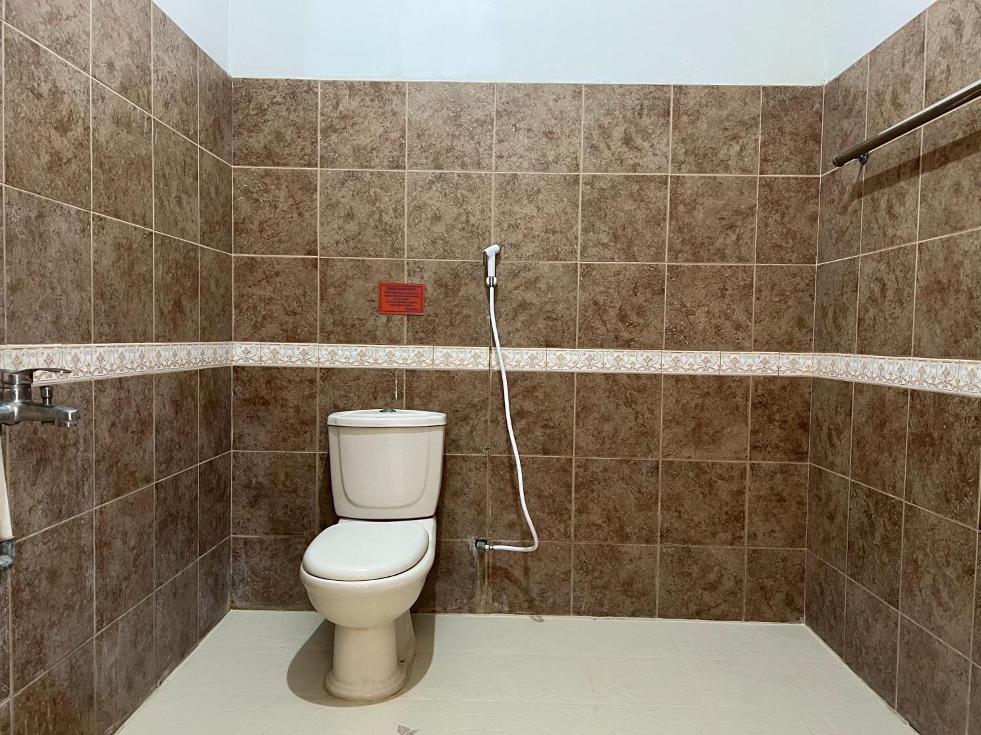 Oyo 92098 Kost Orange Syariah Hotel Makassar Kültér fotó